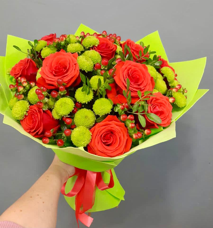 Букет цветов из: Хризантемы и Розы в Красном Логе