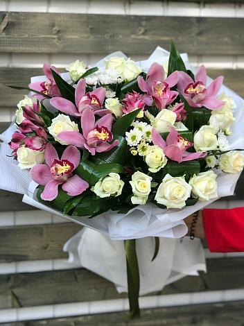 Букет цветов из: Розы и Хризантемы в Красном Логе
