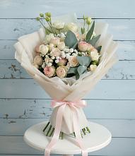 Букет цветов из:  Розы и Лизиантусы #REPLACE_PRED# Красном Логе