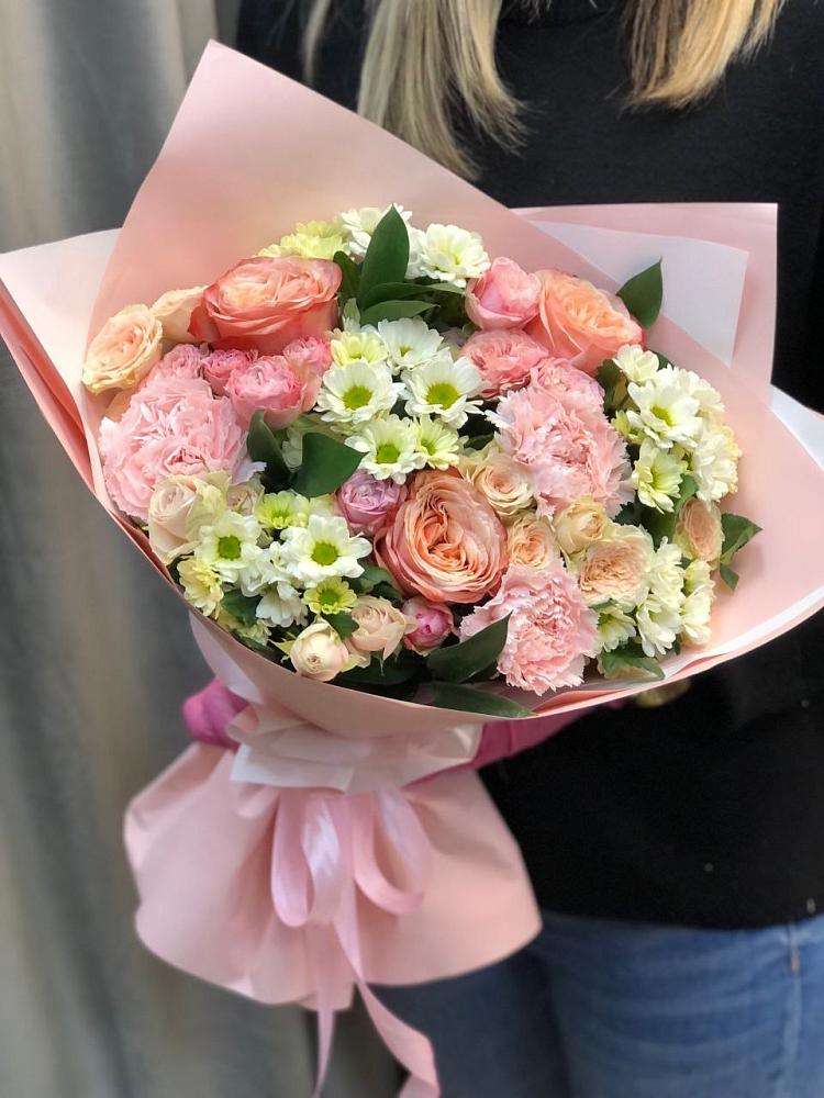 Букет цветов из: Гвоздики, Розы и Хризантемы в Красном Логе