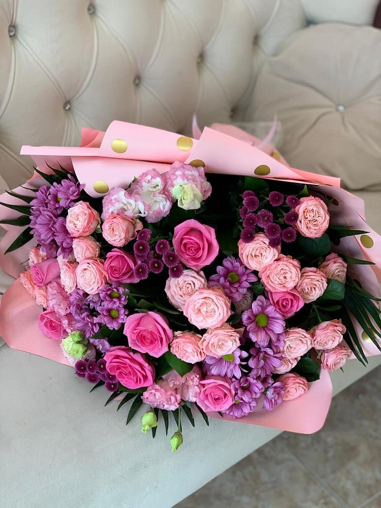 Букет цветов из: Хризантемы, Розы и Лизиантусы в Красном Логе