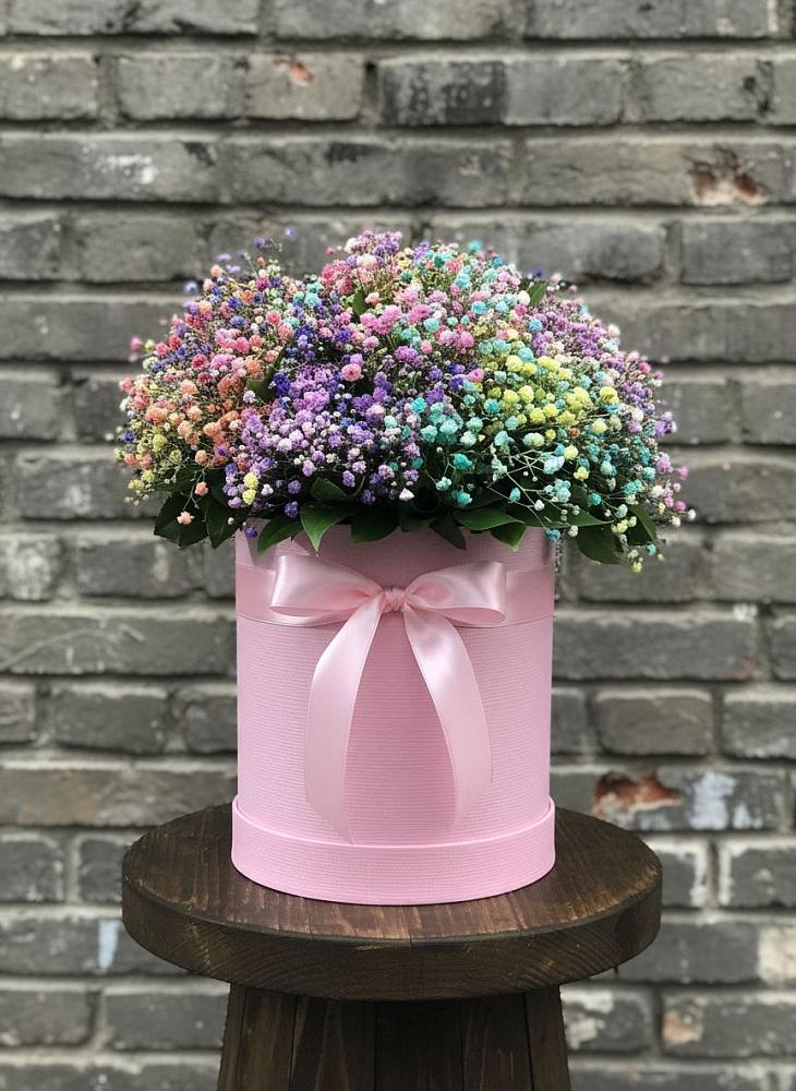 Цветочная композиция из Гипсофила и Розы в шляпной коробке в Красном Логе