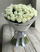 Букет 35 Белых роз #REPLACE_PRED# Красном Логе