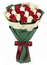 Букет Микс из красных и белых роз в Красном Логе