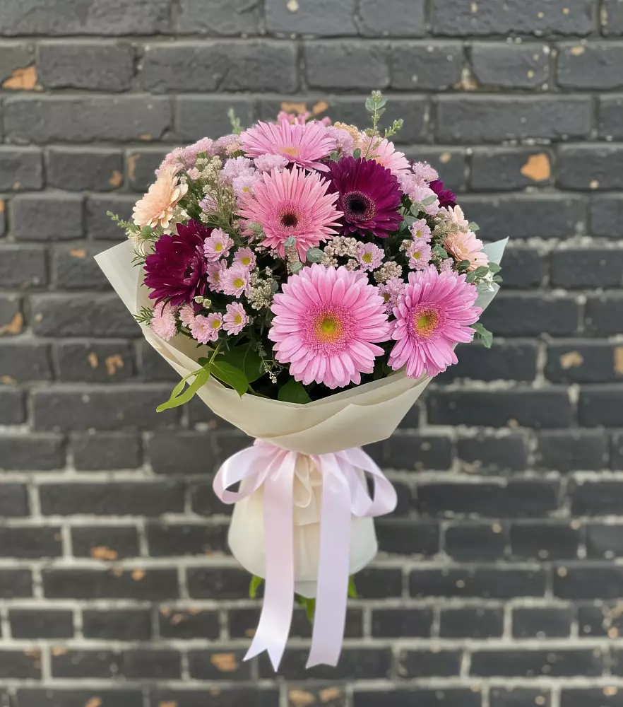 Букет цветов из: Герберы и Хризантемы в Красном Логе