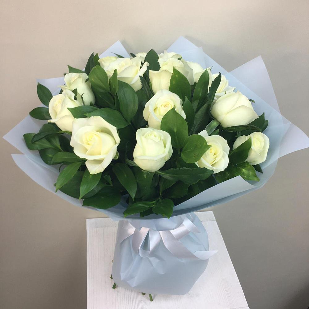 Букет 15 Белых роз Проуд в Красном Логе