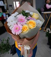 Букет цветов из:  Герберы, Розы и Хризантемы в Красном Логе