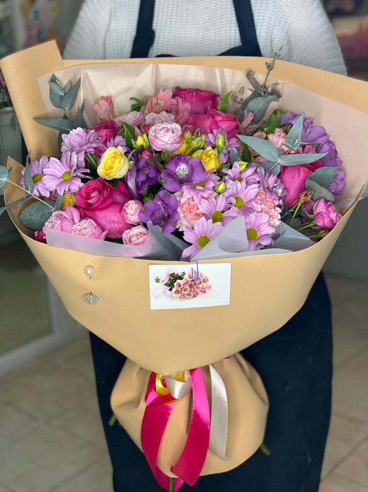 Букет цветов из: Хризантемы, Гвоздики и Альстромерии в Красном Логе