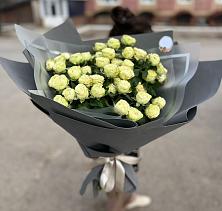 Букет Белые кустовые розы Солинеро в Красном Логе