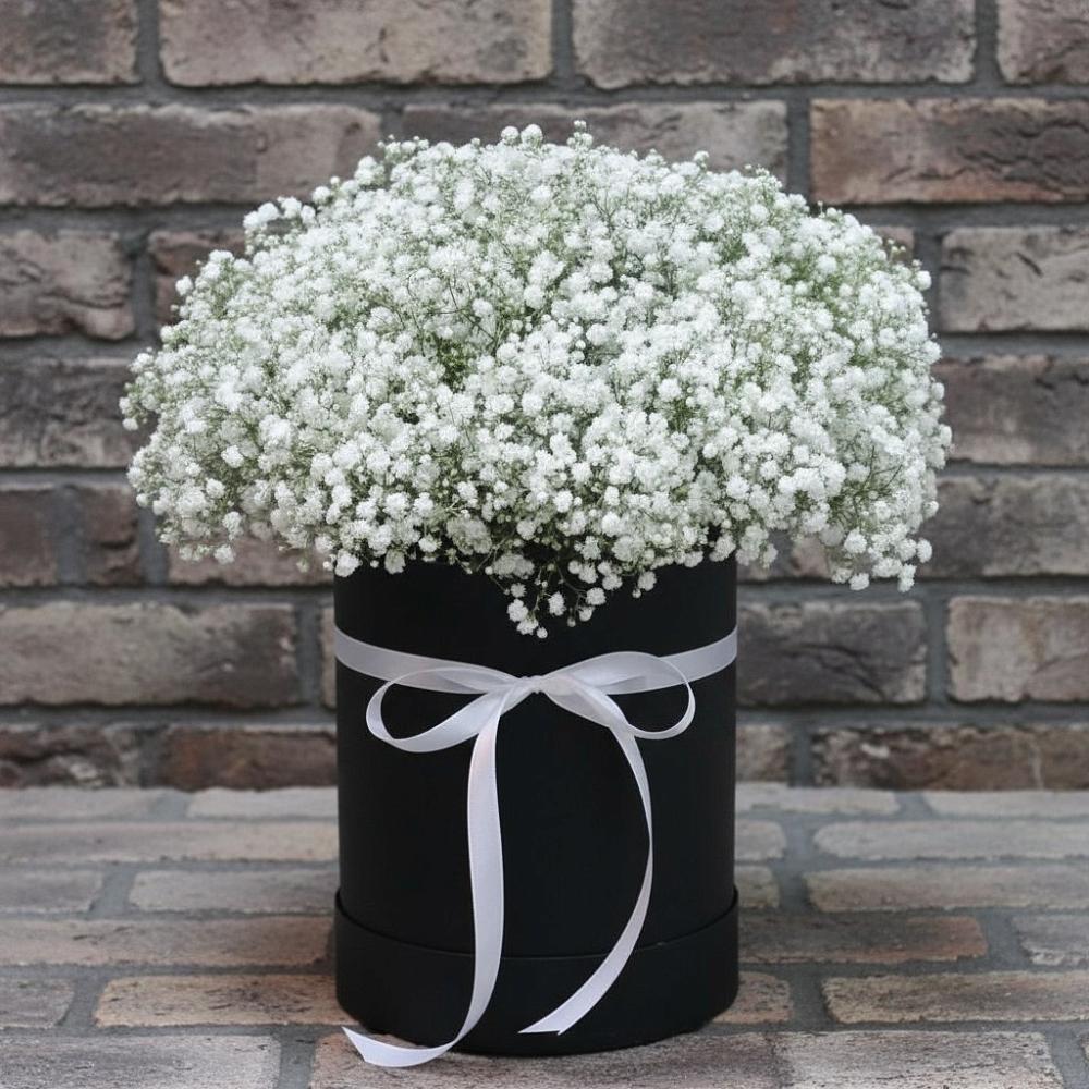 Цветочная композиция из Гипсофила в шляпной коробке в Красном Логе