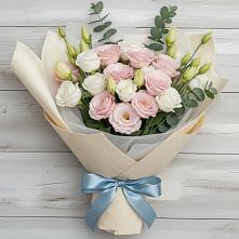 Букет цветов из:  Лизиантусы в Красном Логе