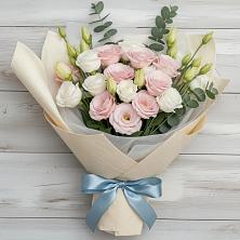 Букет цветов из:  Лизиантусы в Красном Логе