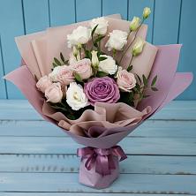 Букет цветов из:  Розы и Лизиантусы в Красном Логе