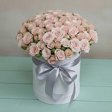 Цветочная композиция из Розы в шляпной коробке в Красном Логе