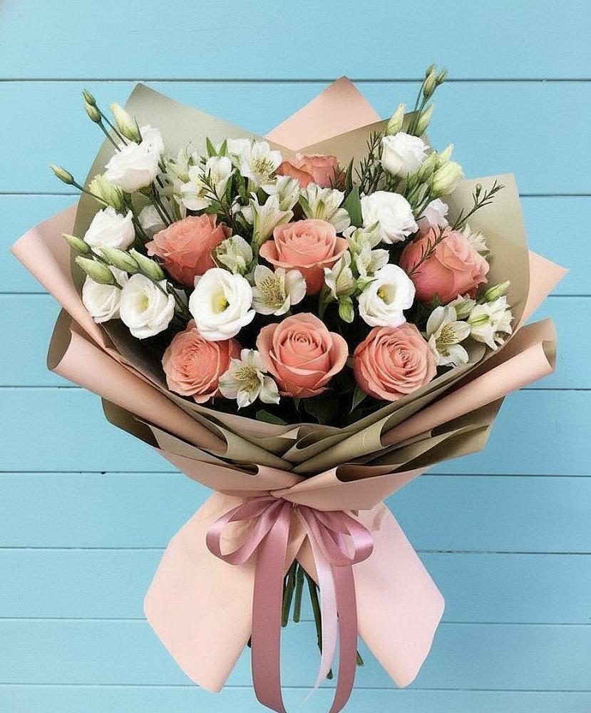 Букет цветов из: Розы, Альстромерии и Лизиантусы в Красном Логе