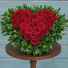 Цветочная композиция из Розы в виде сердца в Красном Логе