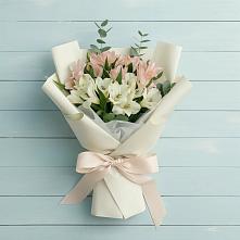 Букет цветов из:  Альстромерии в Красном Логе