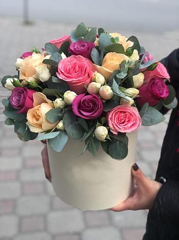 Цветочная композиция из Розы в шляпной коробке в Красном Логе
