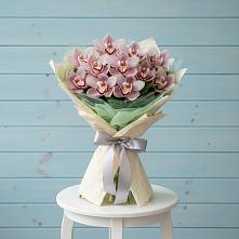 Букет цветов из:  Орхидеи и Розы в Красном Логе