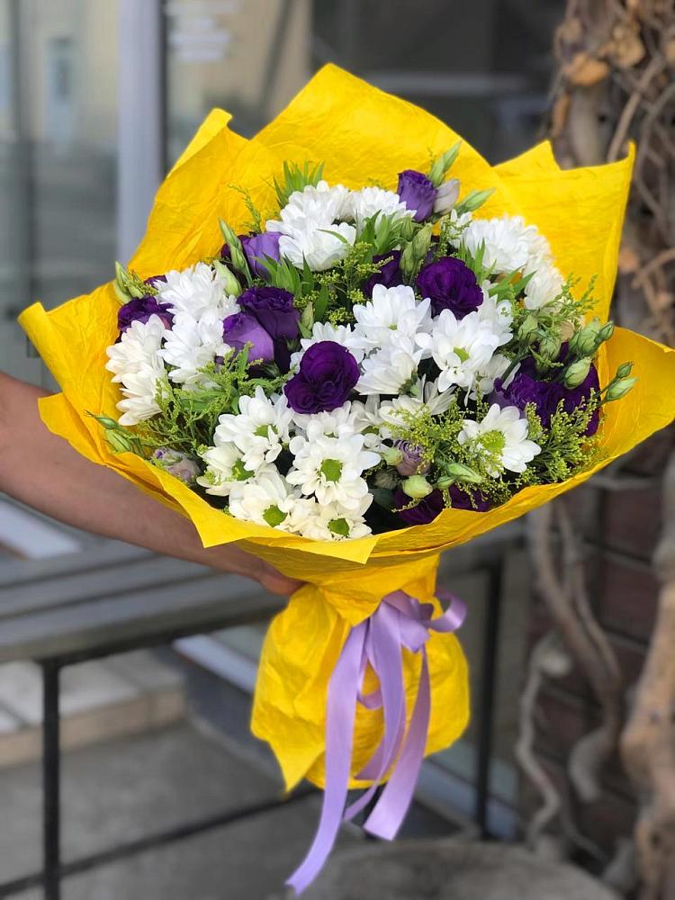 Букет цветов из: Ирисы, Хризантемы и Ромашки в Красном Логе