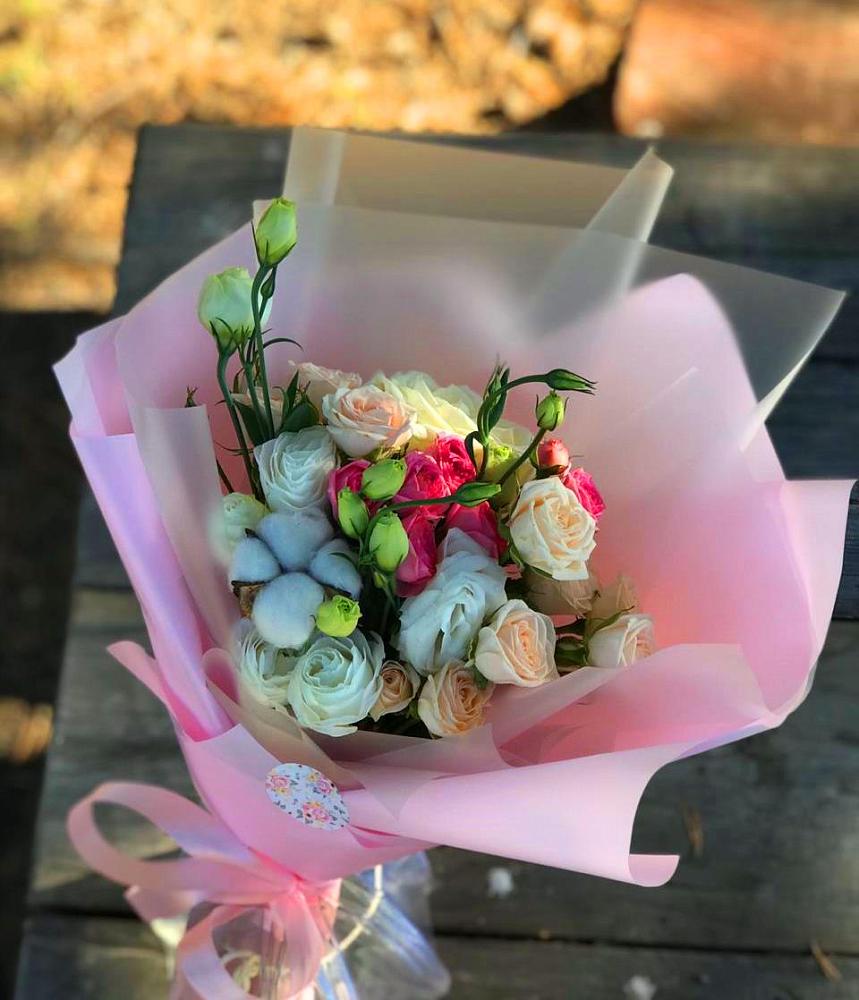 Букет цветов из: Розы и Лизиантусы в Красном Логе