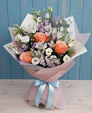 Букет цветов из:  Лизиантусы, Розы, Альстромерии и Гипсофила в Красном Логе