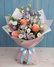 Букет цветов из:  Лизиантусы, Розы, Альстромерии и Гипсофила в Красном Логе