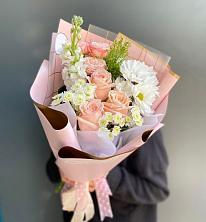 Букет цветов из:  Хризантемы и Розы в Красном Логе