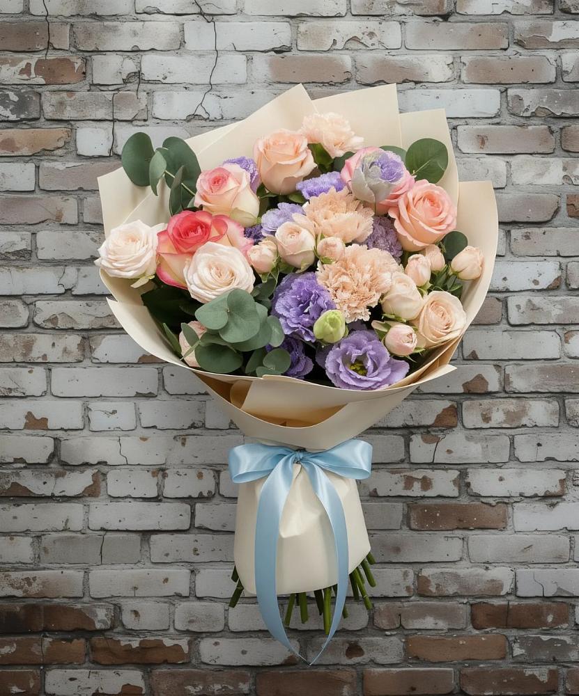 Букет цветов из: Розы, Лизиантусы и Гвоздики в Красном Логе