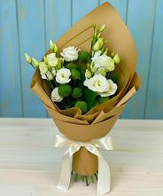 Букет цветов из:  Хризантемы и Лизиантусы в Красном Логе