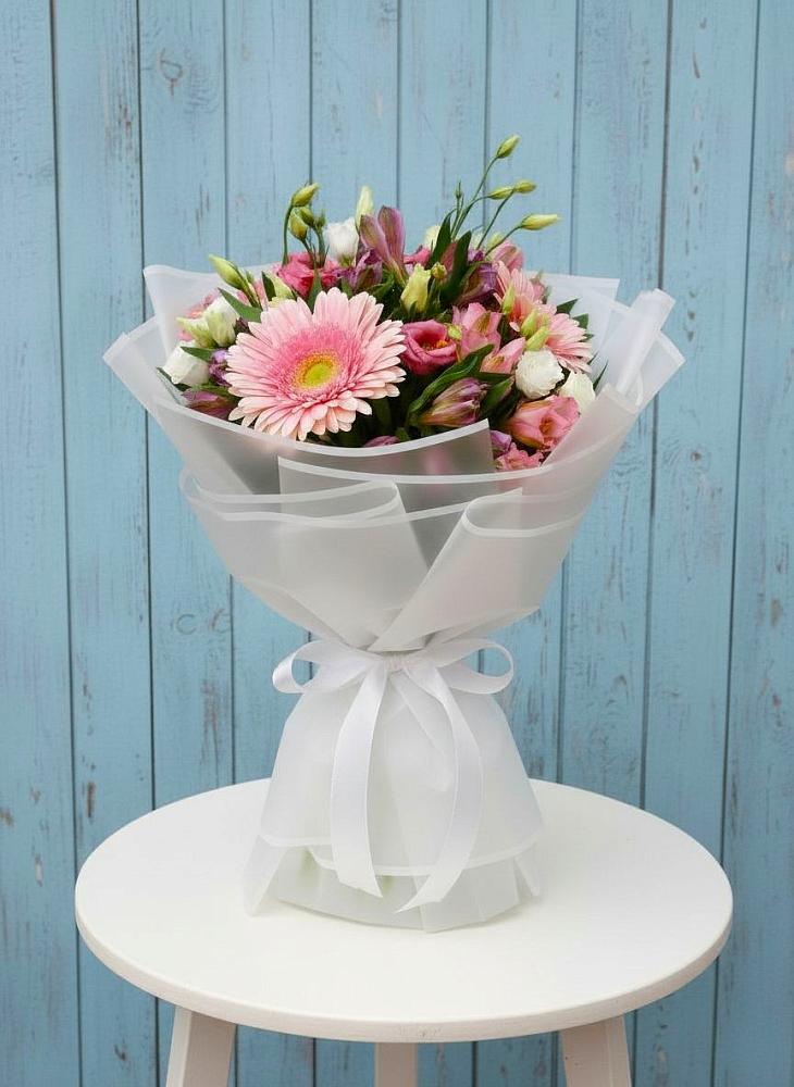 Букет цветов из: Герберы, Альстромерии и Лизиантусы в Красном Логе