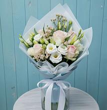 Букет цветов из:  Розы и Лизиантусы в Красном Логе