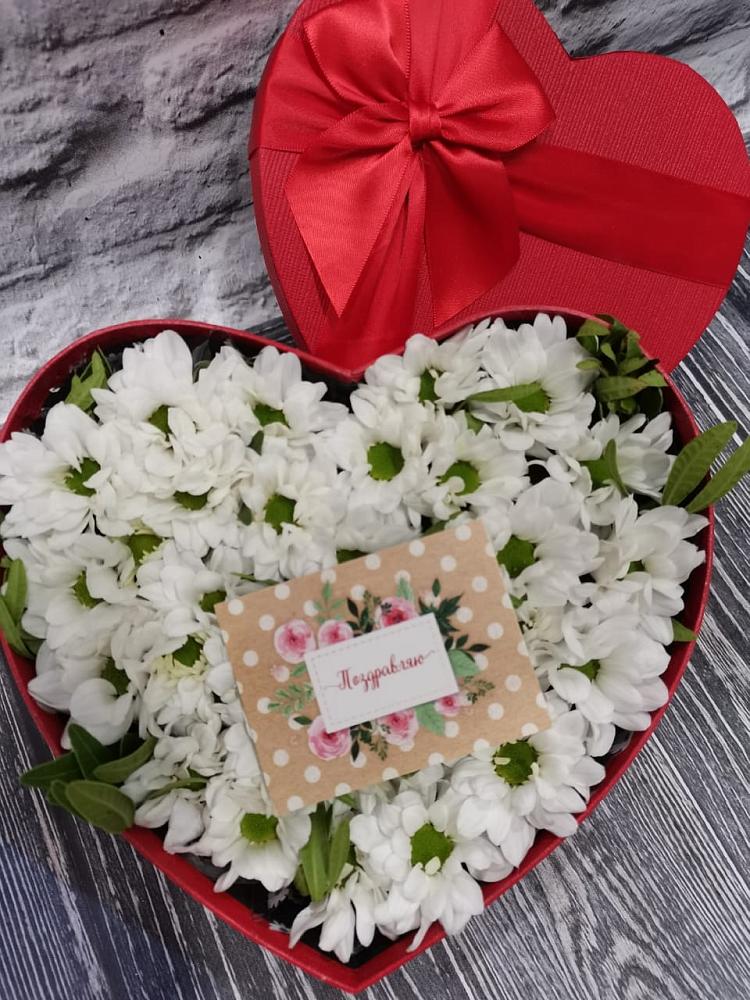 Цветочная композиция из Хризантемы в виде сердца в Красном Логе