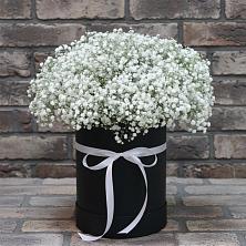 Цветочная композиция из Гипсофила в шляпной коробке в Красном Логе