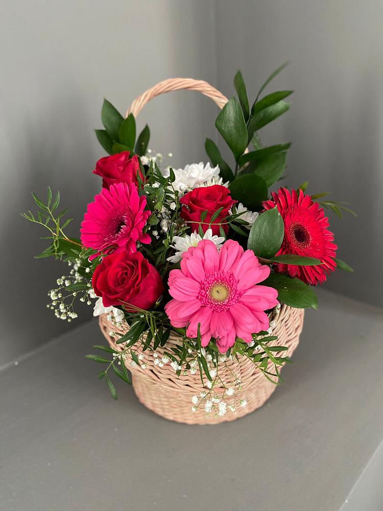 Цветочная композиция из Розы, Хризантемы и Герберы в корзине в Красном Логе
