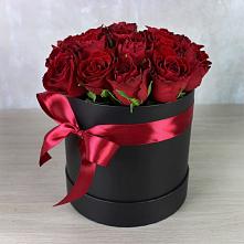 Цветочная композиция из Розы в шляпной коробке в Красном Логе