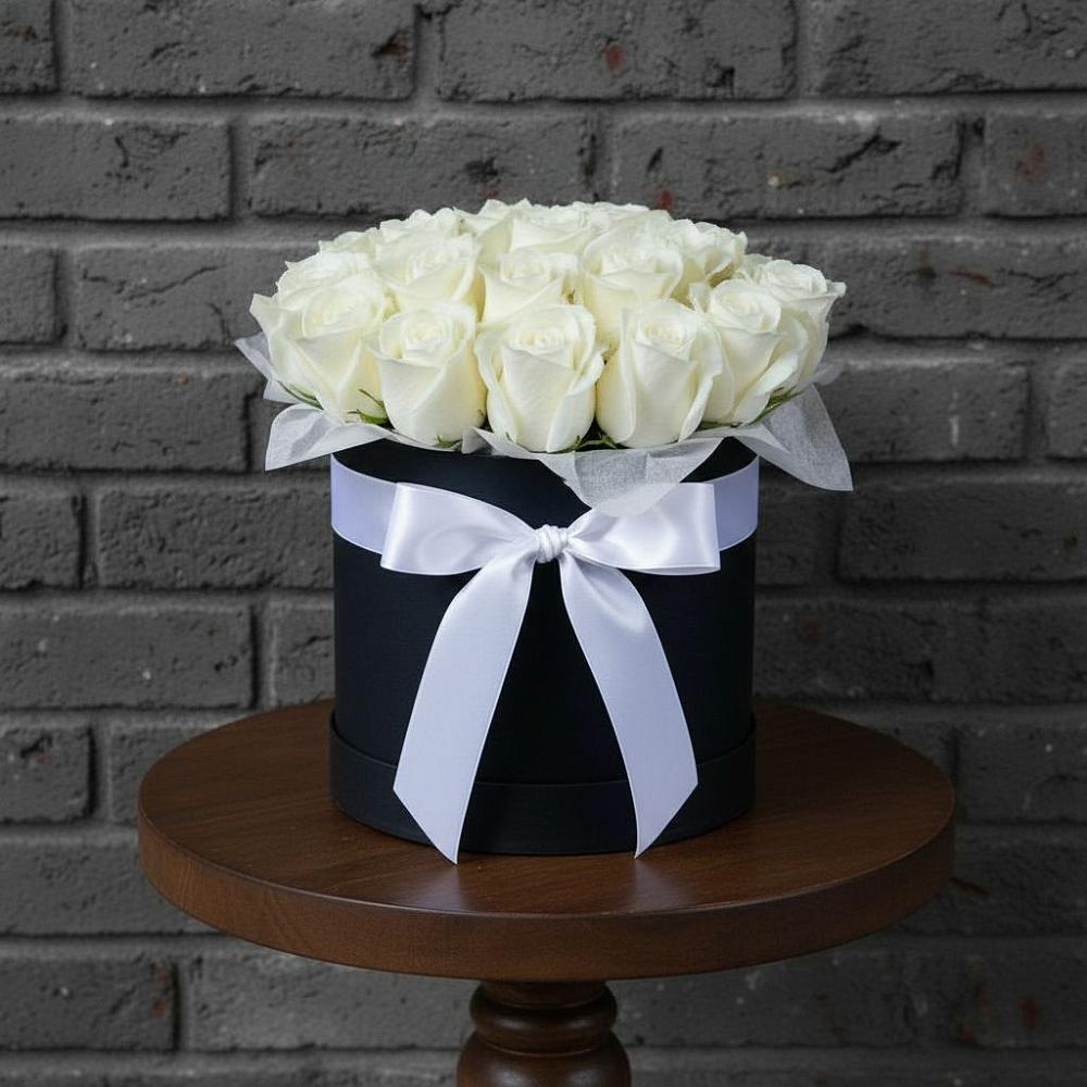 Цветочная композиция из Розы в шляпной коробке в Красном Логе