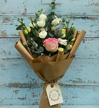 Букет цветов из:  Розы и Лизиантусы в Красном Логе