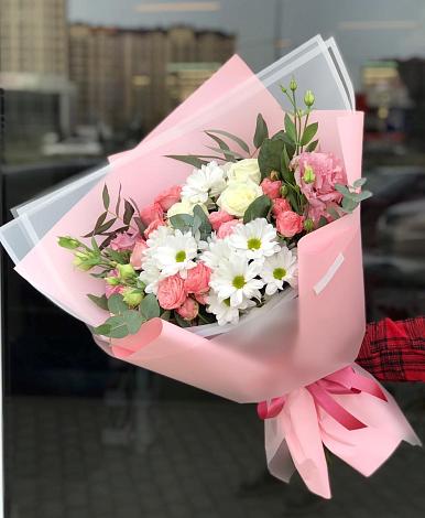 Букет цветов из: Розы, Лизиантусы и Хризантемы в Красном Логе