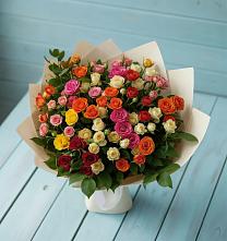 Букет Микс из разноцветных кустовых роз в Красном Логе