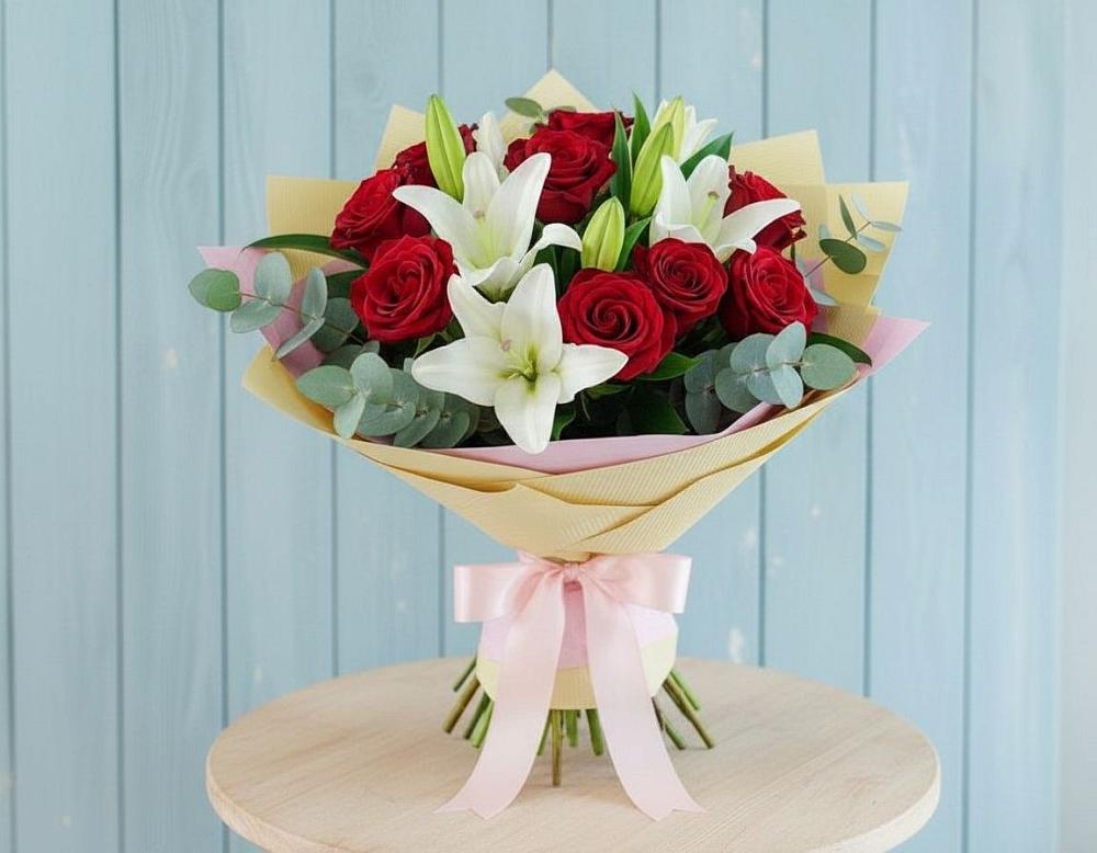 Букет цветов из: Лилии и Розы в Красном Логе